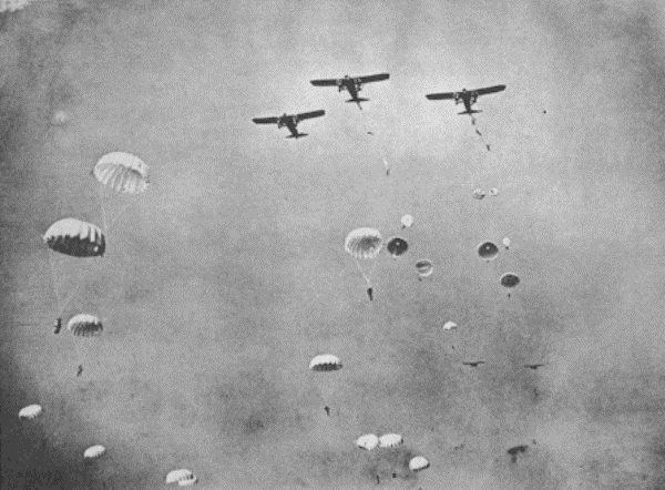 Campagna di Jugoslavia-Grecia - Cefalonia, lancio di paracadusti italiani